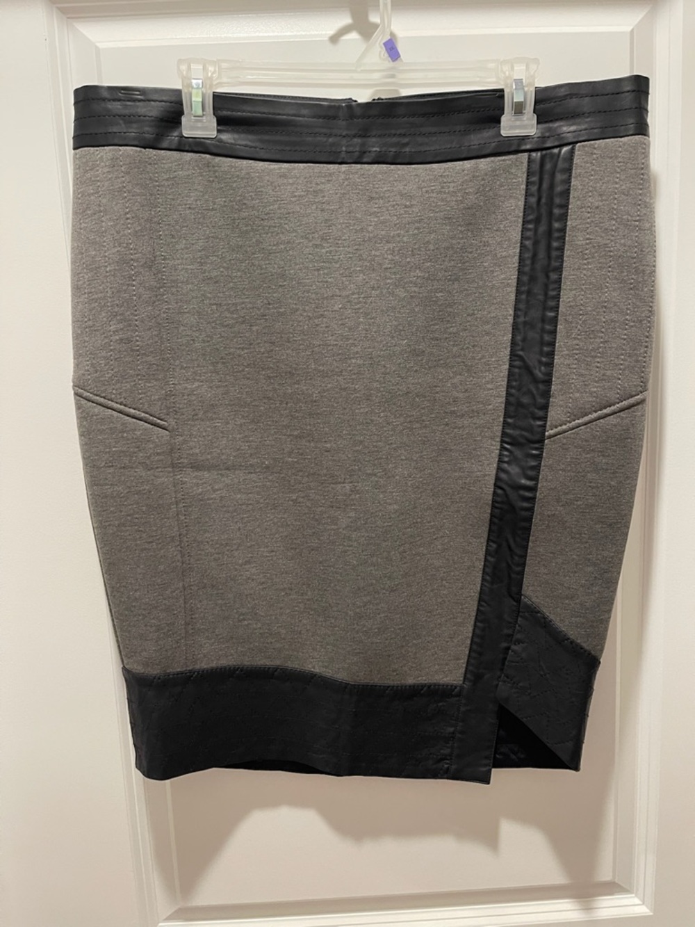 Torrid Rebel Wilson Gray Pencil Skirt with Black Faux Leather Trim (size 1)